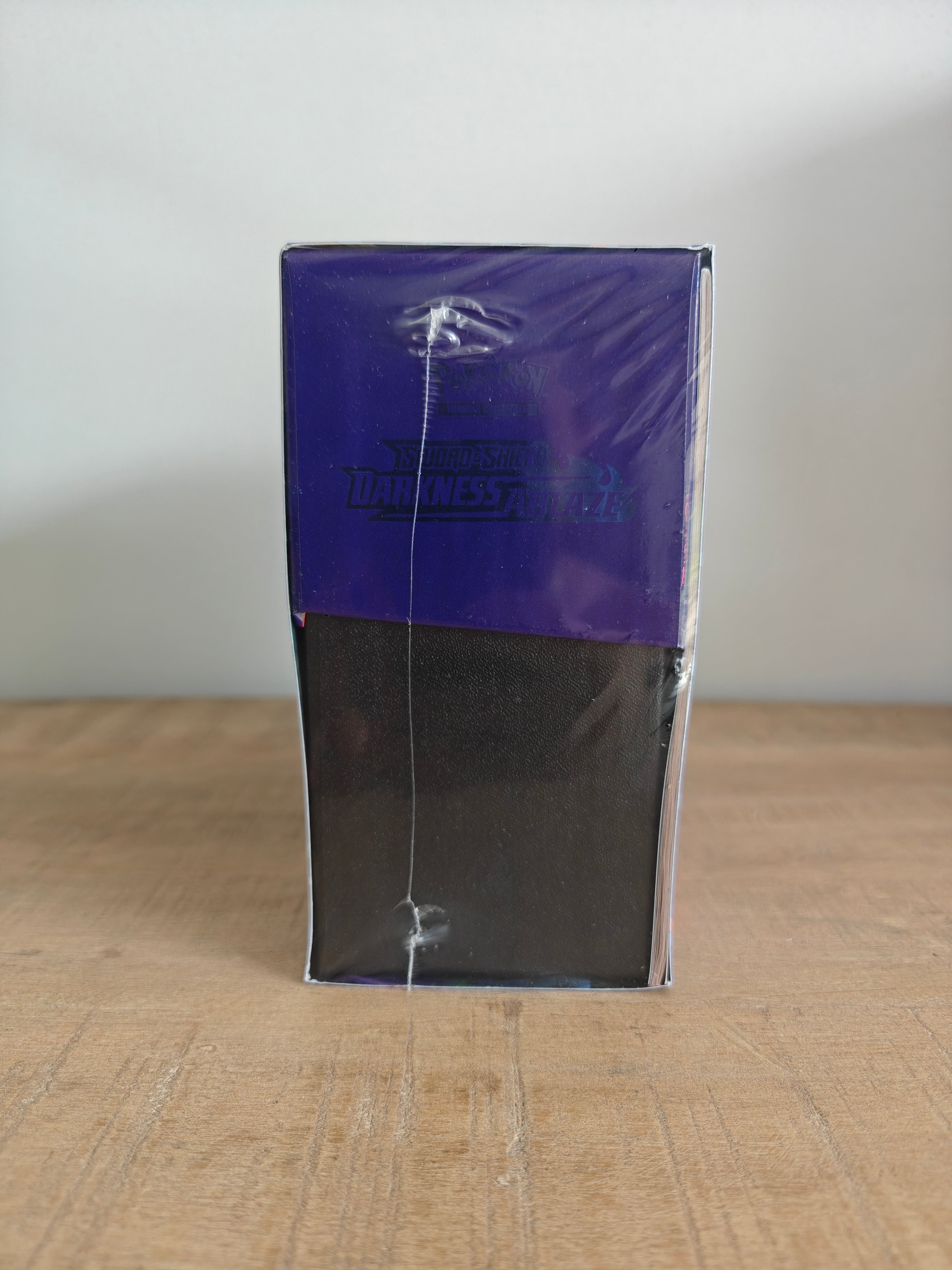 Coffret Dresseur d’élite d’Épée et Bouclier – Ténèbres Embrasées Ver. Eng